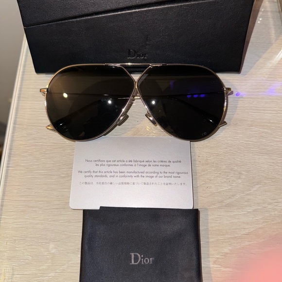 DIOR AVIATOR SUNGLASSES 🤍 - Picture 3 of 11